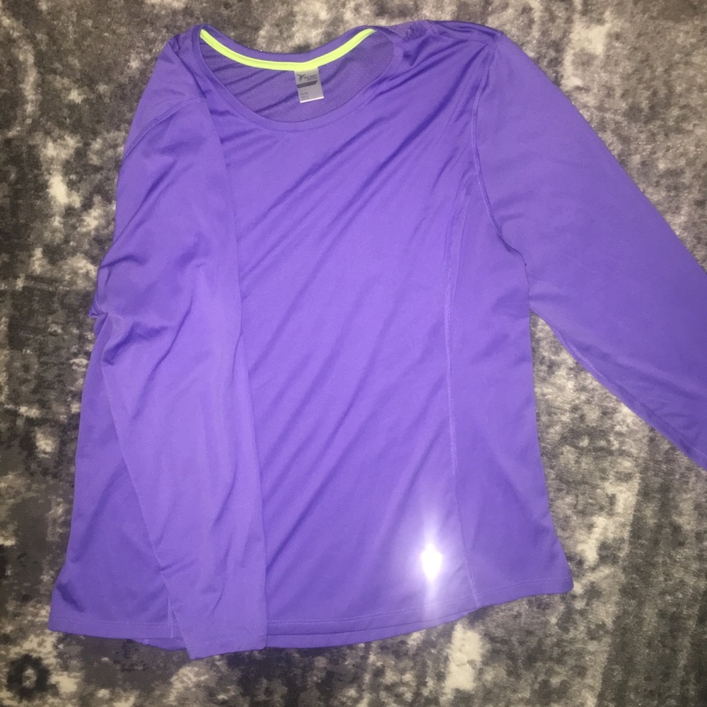 Long sleeves purple work out shirt